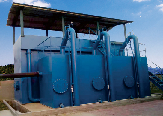 農(nóng)村飲水安全，是指農(nóng)村居民能夠及時(shí)、方便地獲得足量、潔凈、負(fù)擔(dān)得起的生活飲用水。農(nóng)村飲水安全包括水質(zhì)、水量、用水方便程度和供水保證率4項(xiàng)評(píng)價(jià)指標(biāo)。其中水質(zhì)安全是重中之重，也是農(nóng)村供水的短板，在廣東省欠發(fā)達(dá)地區(qū)較突出。
我公司積極響應(yīng)政府號(hào)召研制出適合廣大農(nóng)村用的節(jié)能環(huán)保一體化凈水器設(shè)備，并取得了《廣東省涉及飲用水衛(wèi)生安全產(chǎn)品衛(wèi)生許可批件》，該設(shè)備自動(dòng)反沖洗，省電且無(wú)需專(zhuān)業(yè)人員管理，出水水質(zhì)能達(dá)到國(guó)家衛(wèi)生飲用水標(biāo)準(zhǔn)，非常適合農(nóng)村凈化水用，是農(nóng)村改造凈化飲水安全的最佳選擇。