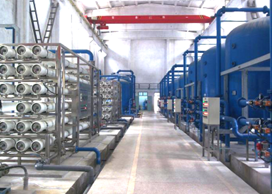 除鹽水水設(shè)備分為膜處理設(shè)備、離子交換設(shè)備及電滲析設(shè)備，根據(jù)客戶(hù)的需求，匯眾公司為客戶(hù)量身定制個(gè)性化方案，為客戶(hù)提供不同類(lèi)型的除鹽水設(shè)備的制造、安裝、調(diào)試等一條龍服務(wù)。