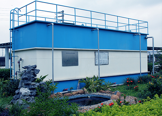 匯眾公司研發(fā)的一體化中水回用設(shè)備，廣泛應(yīng)用于市政和工業(yè)污水處理領(lǐng)域，包括水資源回用，社區(qū)發(fā)展，公園景點(diǎn)水資源回用等。設(shè)備是采用目前較為成熟的生化處理技術(shù)和膜處理技術(shù)，使污水中污染物COD、氨氮及懸浮物等得到有效去除，實(shí)現(xiàn)達(dá)標(biāo)排放或回用。